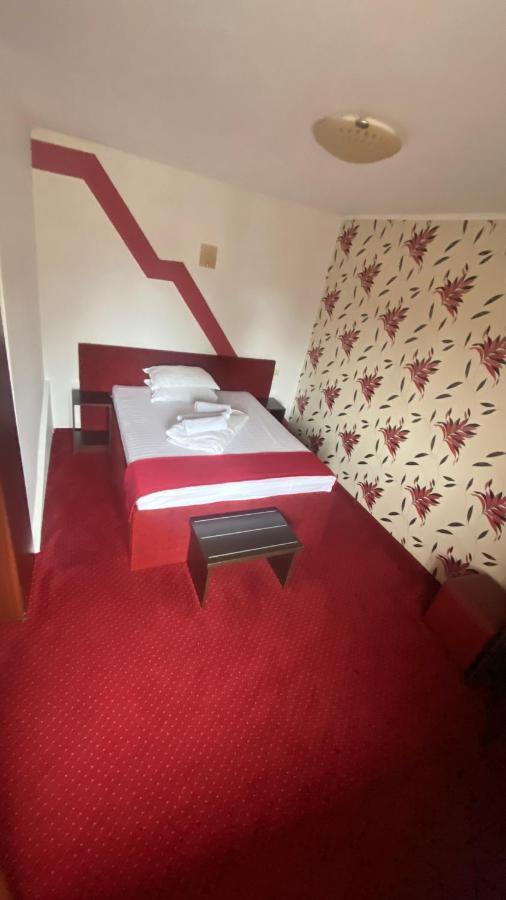 Pension La Viorel Isaila Сибиу Экстерьер фото